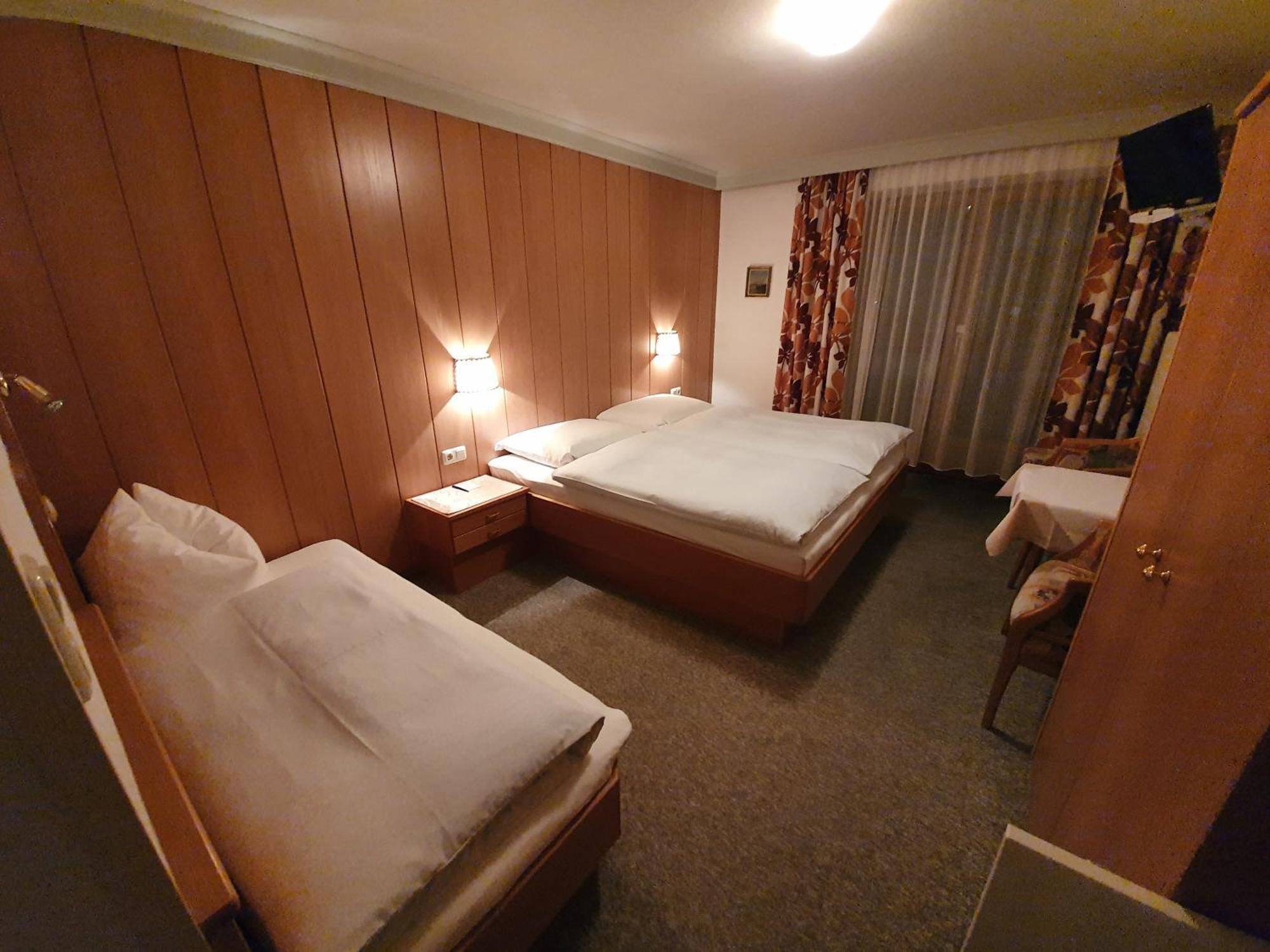 Haus Monika Und Haus Claudia Hotell Mayrhofen Eksteriør bilde