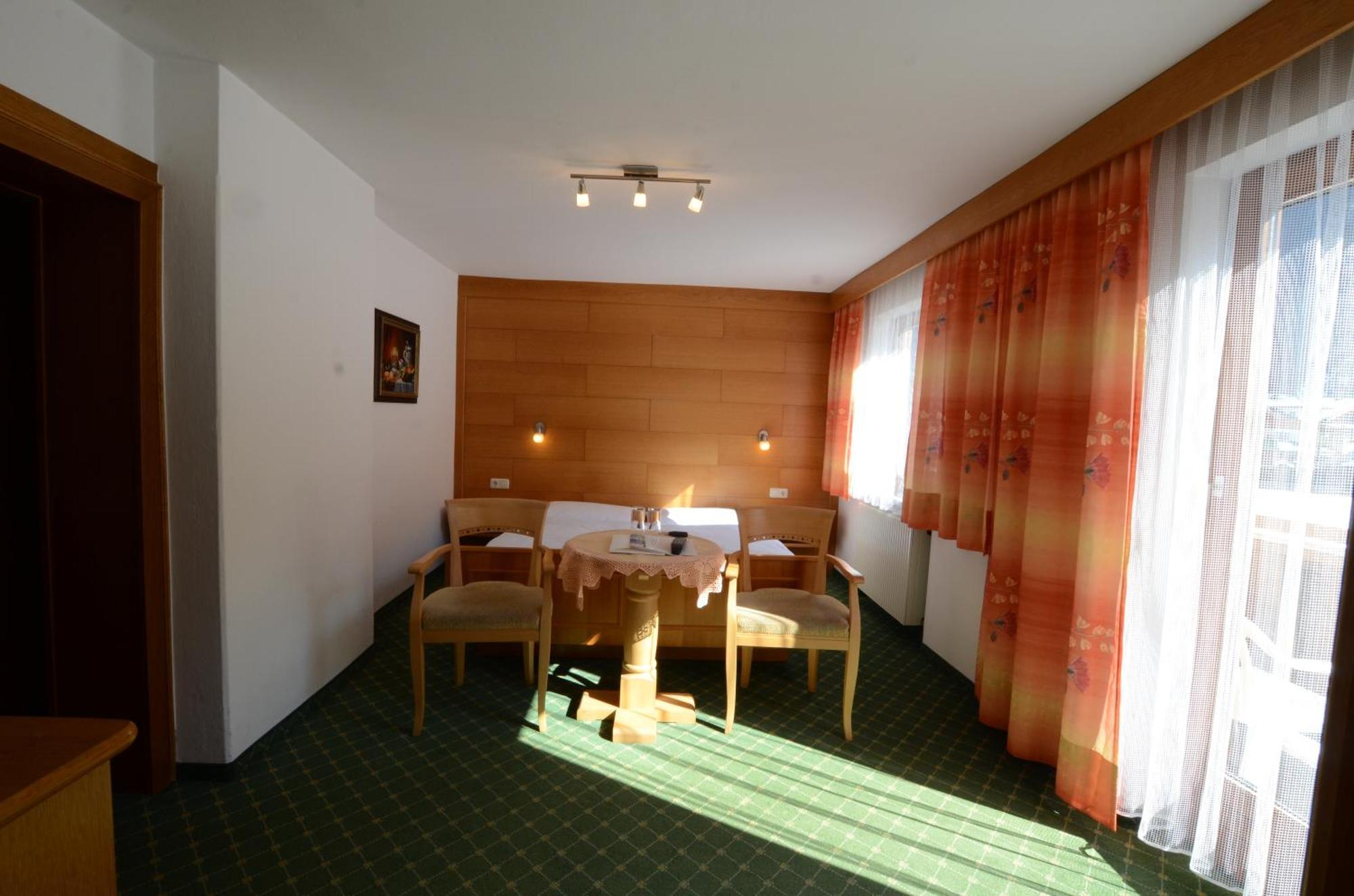 Haus Monika Und Haus Claudia Hotell Mayrhofen Eksteriør bilde