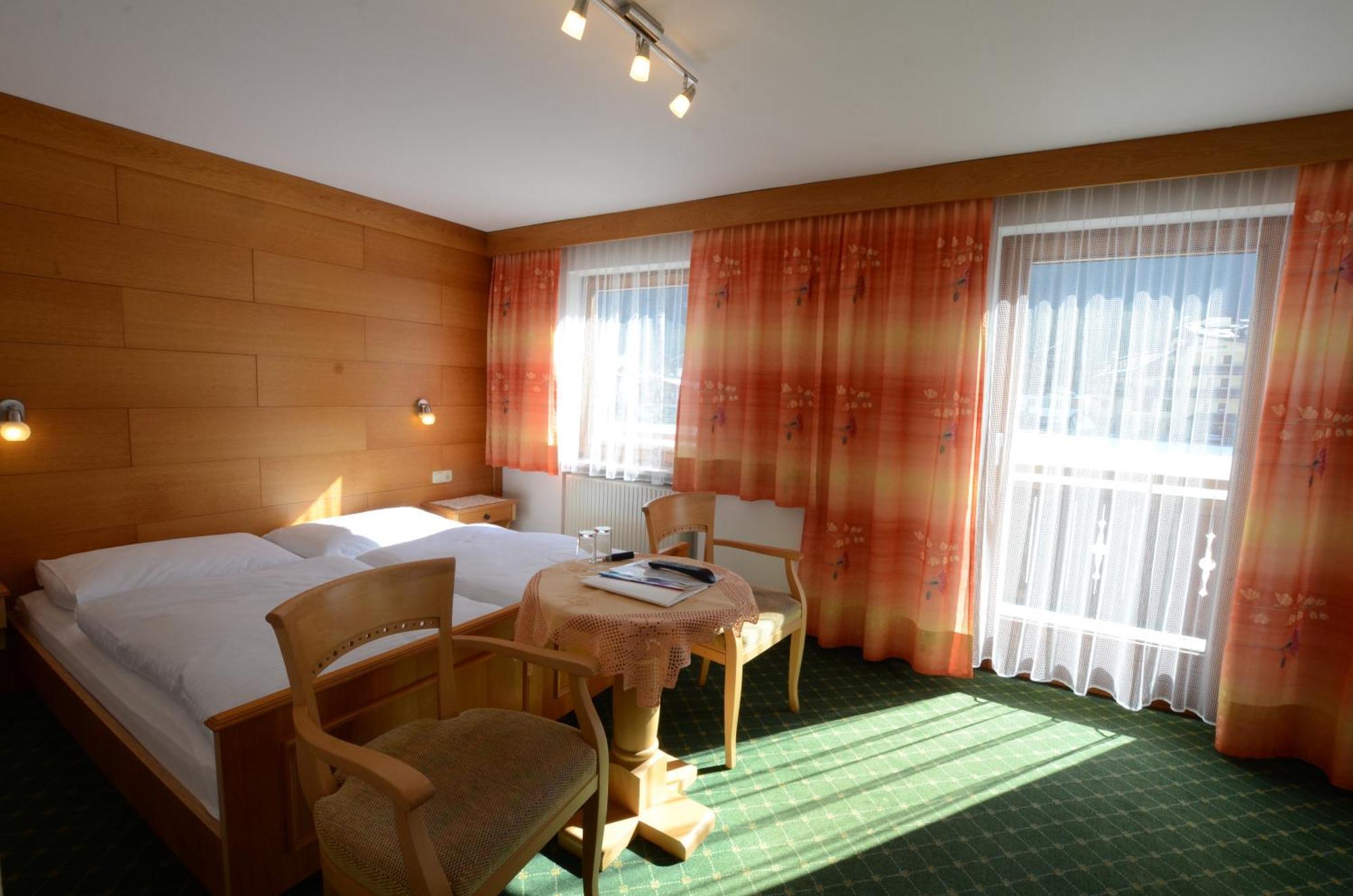 Haus Monika Und Haus Claudia Hotell Mayrhofen Eksteriør bilde