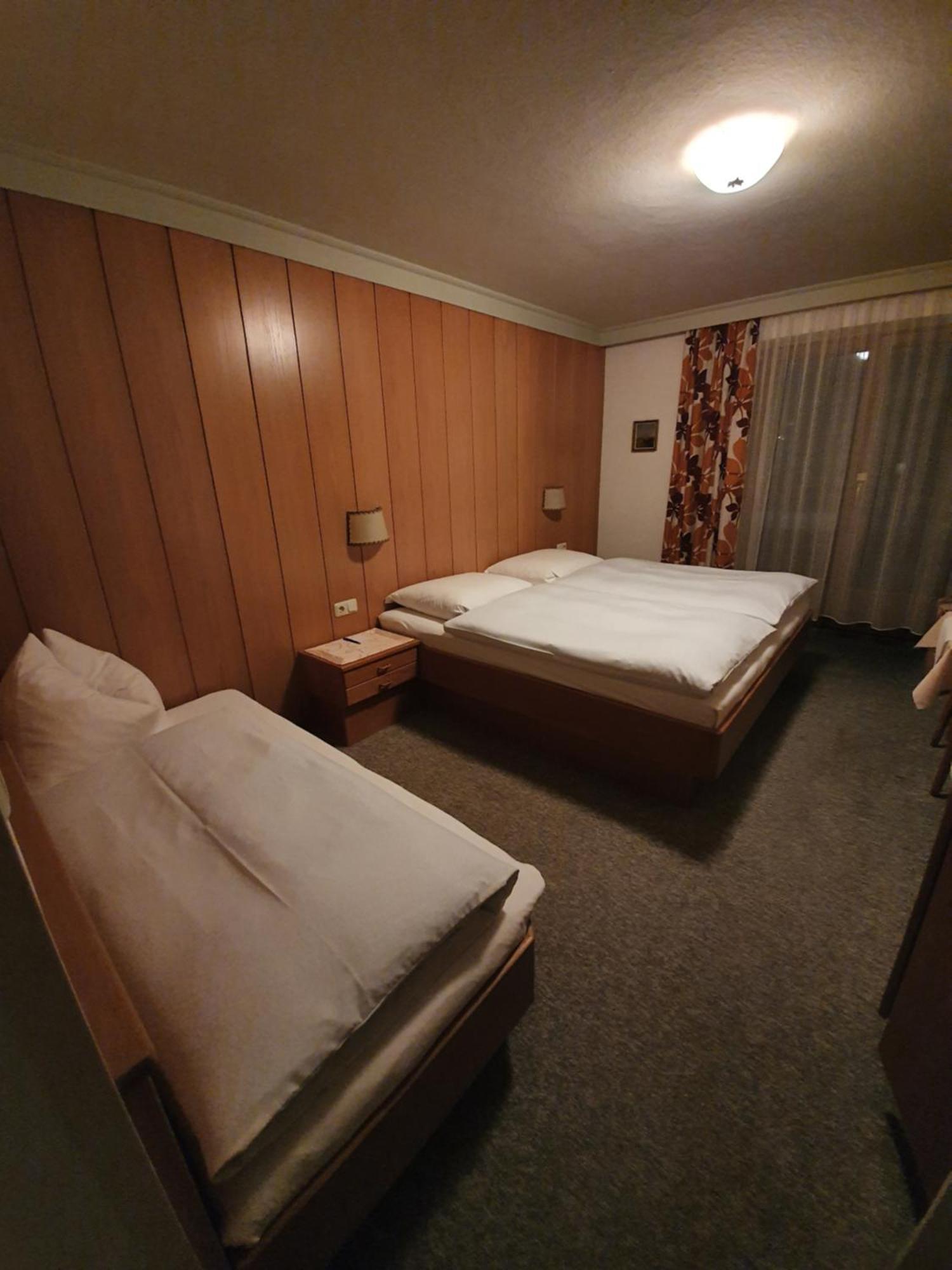 Haus Monika Und Haus Claudia Hotell Mayrhofen Eksteriør bilde